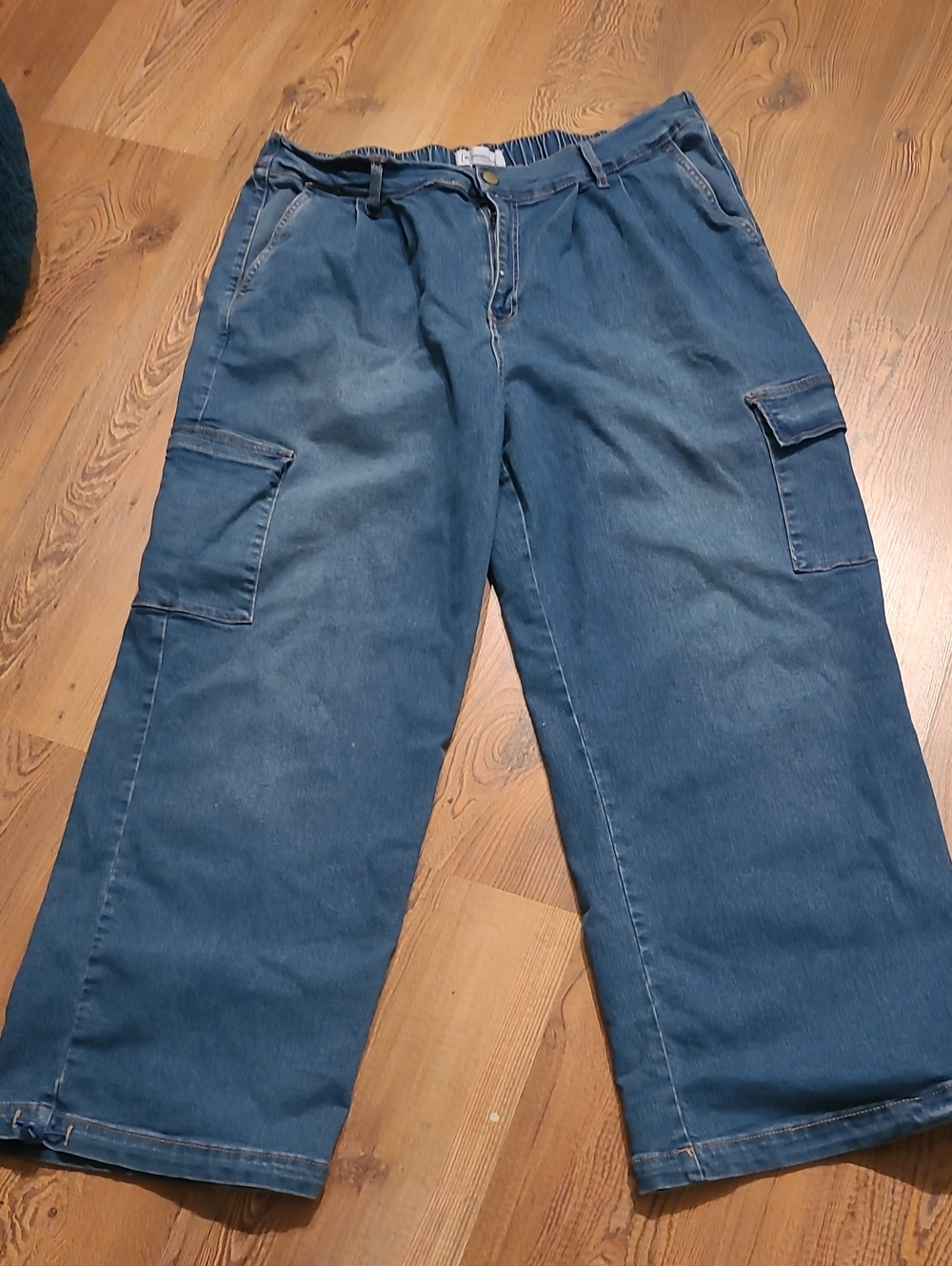 Women Parachute Wide-Leg Cargo Jeans